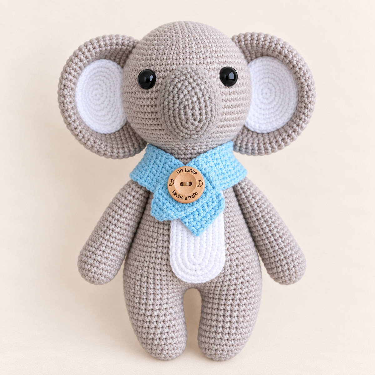 Koala de apego tejido a mano en hilo de algodón antialérgico — detalle del diseño — Rikury