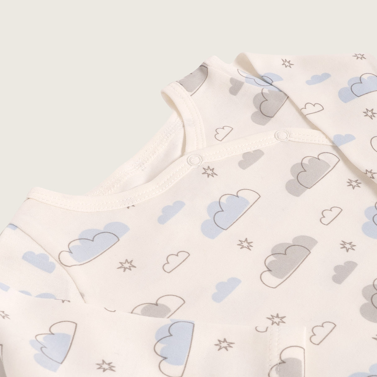 Enterizo nubes celeste