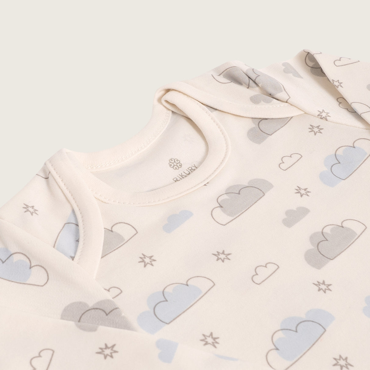 Body básico nubes celeste