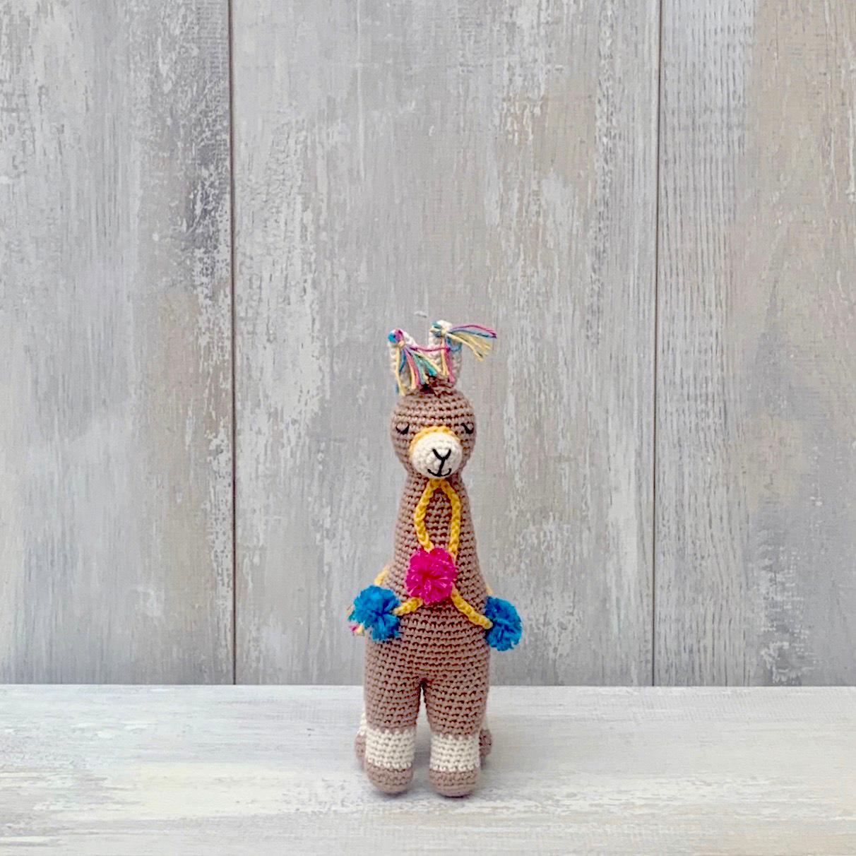 Llamita de apego chocolate