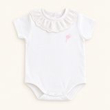 Body broderie blanco algodón Pima para bebé niña – vista frontal completa, Rikury