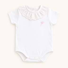 Body broderie blanco algodón Pima para bebé niña – vista frontal completa, Rikury