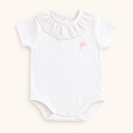 Body broderie blanco algodón Pima para bebé niña – vista frontal completa, Rikury