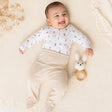 Bebé con Set Body Animalitos del Bosque y pantalón pretina ancha avena — algodón Pima peruano | Rikury