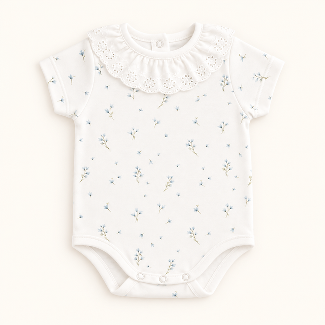 Body broderie floral azul algodón Pima para bebé niña – vista frontal completa, Rikury