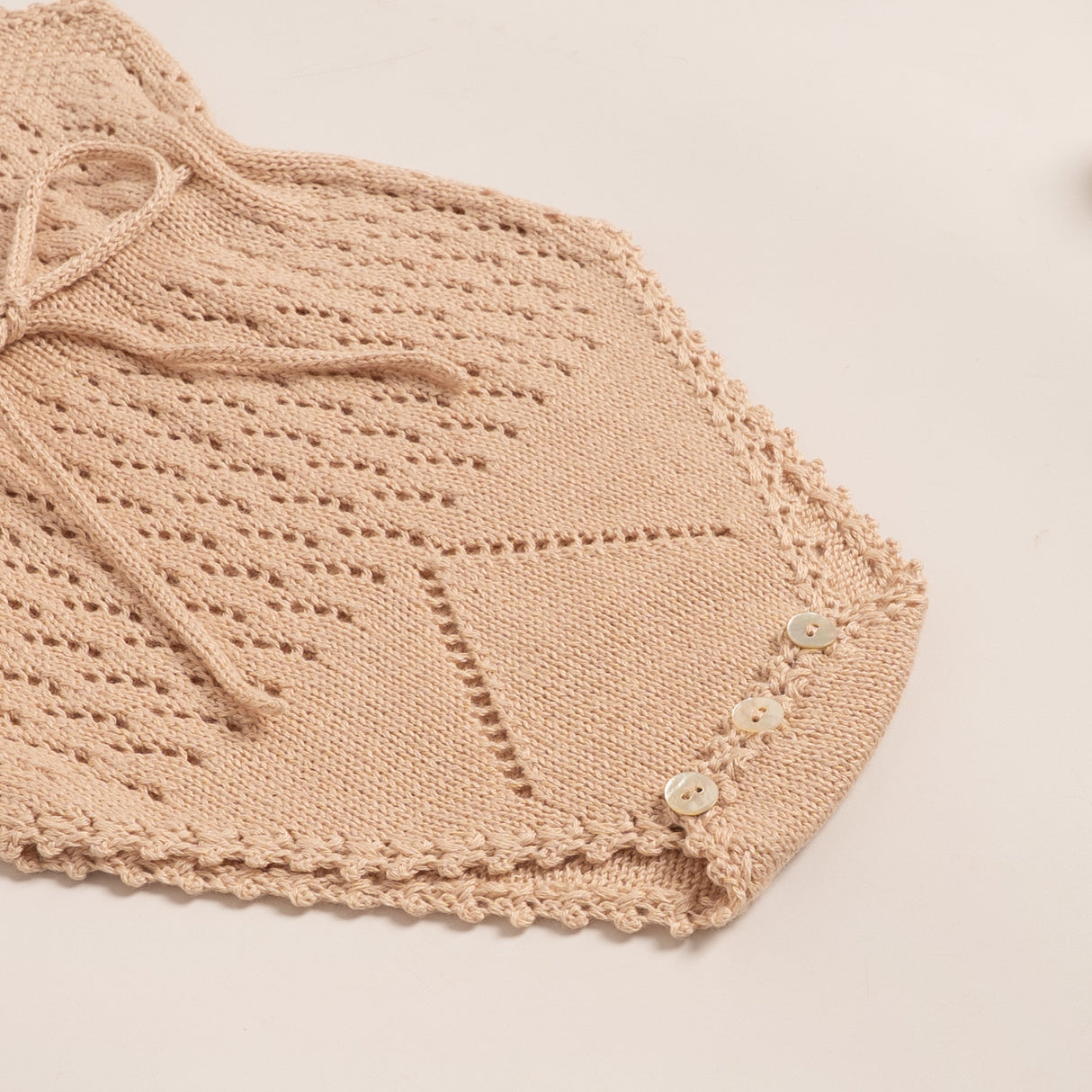 body tejido lazo beige