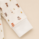 Detalle manga y puño Enterizo Animalitos del Bosque bebé — estampado animalitos algodón Pima | Rikury Baby