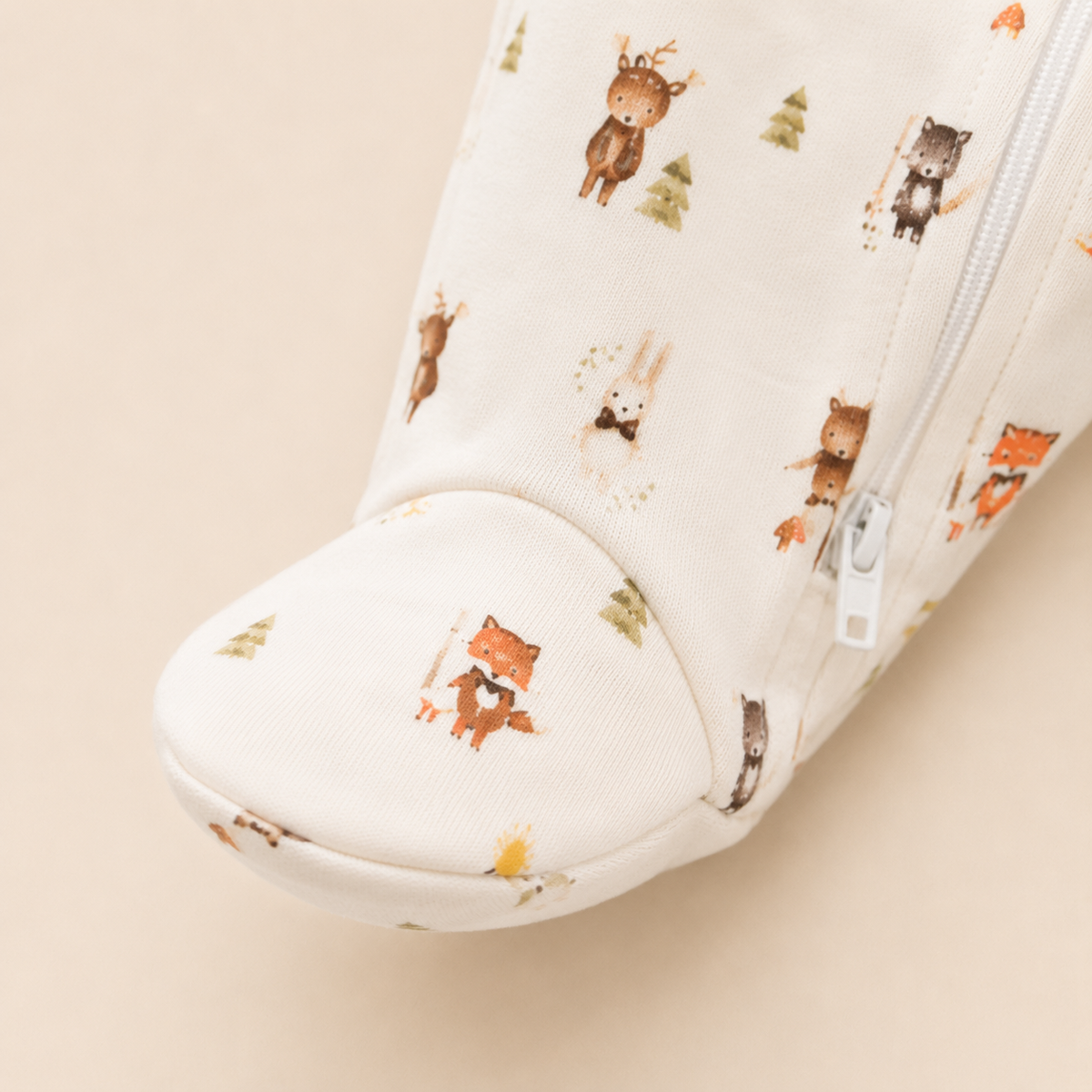 Detalle pie integrado y cierre Enterizo Animalitos del Bosque 