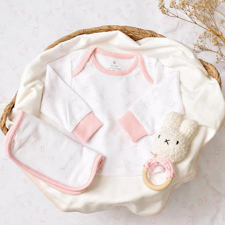 Pijama Llamita Rosa bebé doblada en canasta — set 2 piezas algodón Pima | Rikury Baby