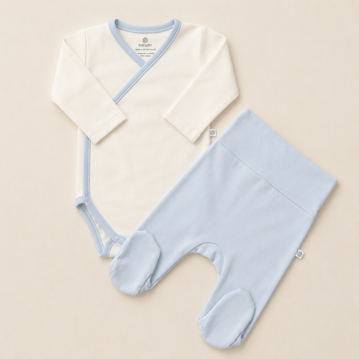 Set esencial bebé celeste — body cruzado kimono y pantalón pretina ancha algodón Pima | Rikury Baby
