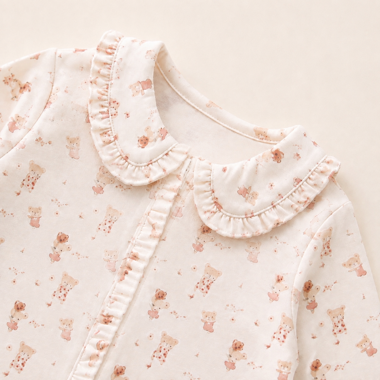 Detalle cuello Detalle cuello volante doble Enterizo Ratoncitas bebé — estampado ratoncitas algodón Pima suave | Rikury Baby