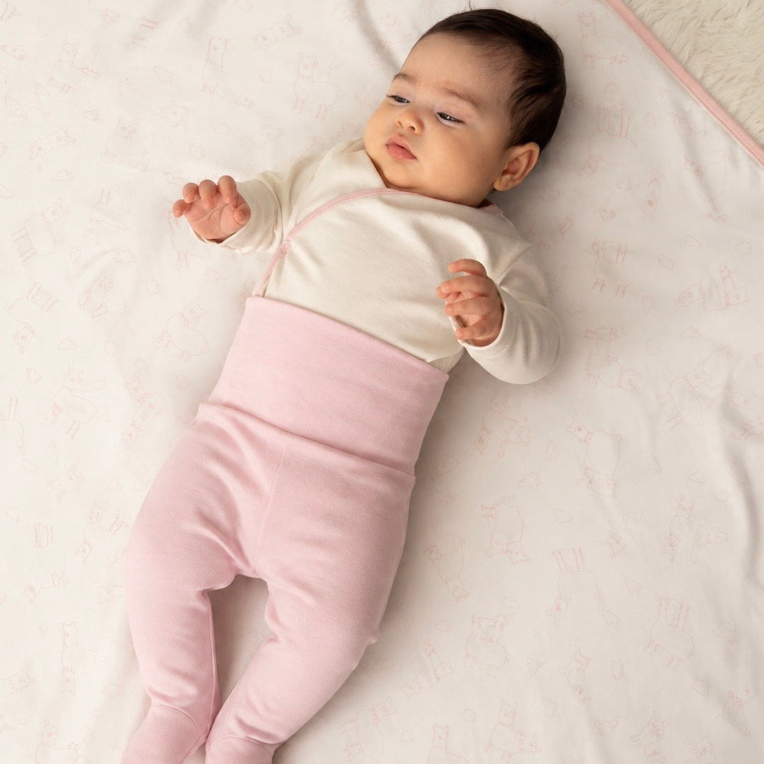 Set esencial bebé rosa — body kimono y pantalón pretina ancha algodón Pima | Rikury Baby