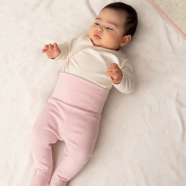 Set esencial bebé rosa — body kimono y pantalón pretina ancha algodón Pima | Rikury Baby